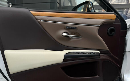 Lexus ES VII, 2018 год, 3 890 000 рублей, 24 фотография