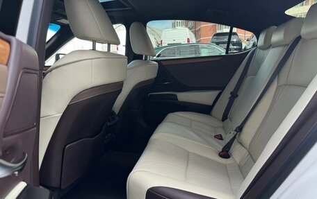 Lexus ES VII, 2018 год, 3 890 000 рублей, 29 фотография