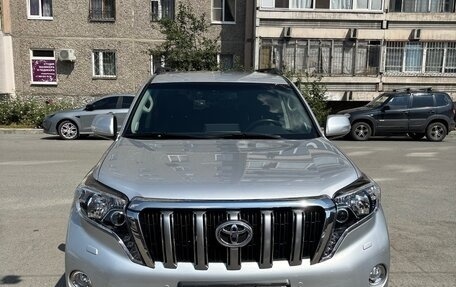 Toyota Land Cruiser Prado 150 рестайлинг 2, 2015 год, 4 000 000 рублей, 1 фотография