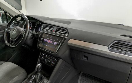Volkswagen Tiguan II, 2020 год, 2 490 000 рублей, 19 фотография
