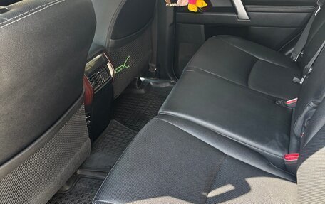 Toyota Land Cruiser Prado 150 рестайлинг 2, 2015 год, 4 000 000 рублей, 12 фотография