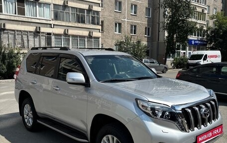 Toyota Land Cruiser Prado 150 рестайлинг 2, 2015 год, 4 000 000 рублей, 2 фотография