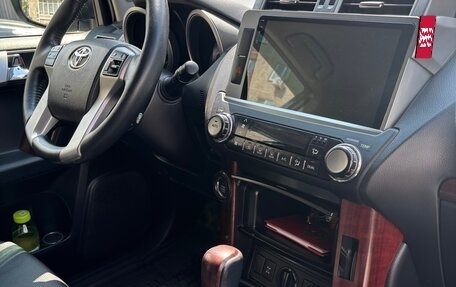 Toyota Land Cruiser Prado 150 рестайлинг 2, 2015 год, 4 000 000 рублей, 19 фотография