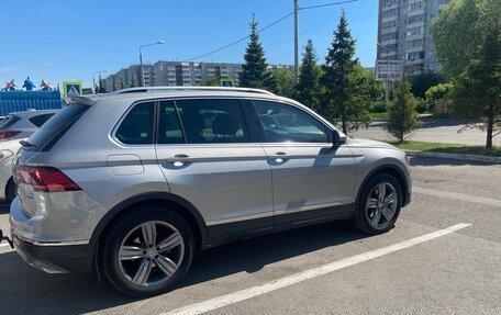 Volkswagen Tiguan II, 2017 год, 2 300 000 рублей, 2 фотография