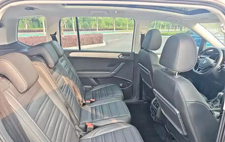Volkswagen Touran III, 2022 год, 1 490 222 рублей, 21 фотография