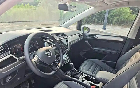 Volkswagen Touran III, 2022 год, 1 490 222 рублей, 25 фотография
