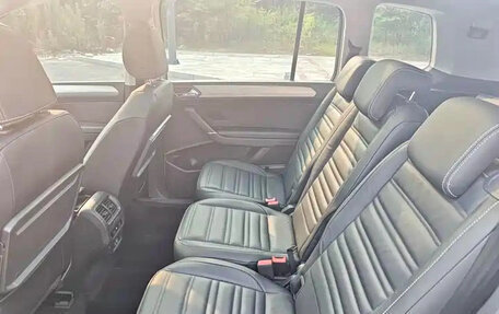 Volkswagen Touran III, 2022 год, 1 490 222 рублей, 30 фотография
