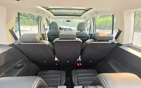 Volkswagen Touran III, 2022 год, 1 490 222 рублей, 26 фотография