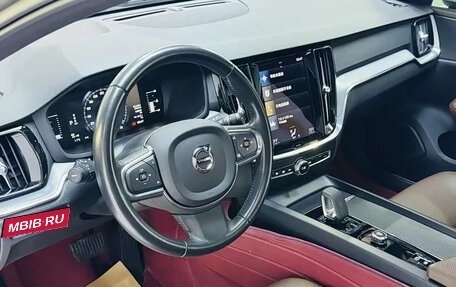 Volvo S60 III, 2023 год, 3 800 000 рублей, 6 фотография