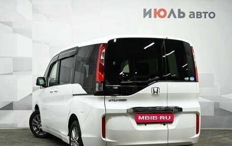 Honda Stepwgn IV, 2017 год, 1 970 000 рублей, 4 фотография