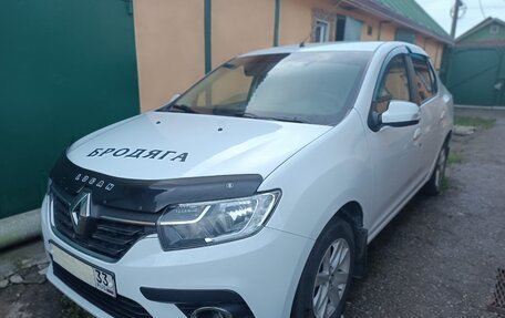 Renault Logan II, 2018 год, 650 000 рублей, 3 фотография