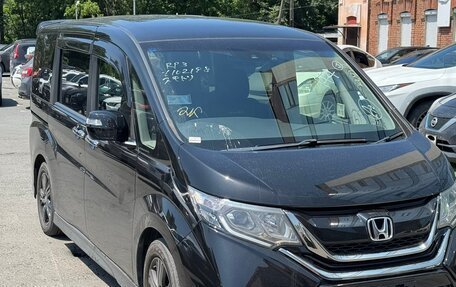 Honda Stepwgn IV, 2017 год, 1 630 000 рублей, 2 фотография