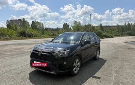 Toyota RAV4, 2021 год, 3 190 000 рублей, 3 фотография