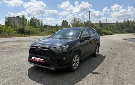 Toyota RAV4, 2021 год, 3 190 000 рублей, 2 фотография