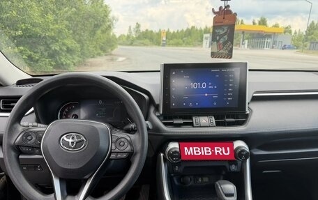 Toyota RAV4, 2021 год, 3 190 000 рублей, 5 фотография