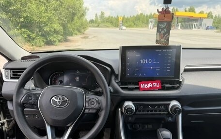 Toyota RAV4, 2021 год, 3 190 000 рублей, 9 фотография