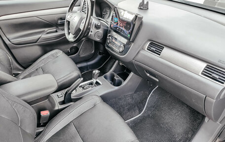 Mitsubishi Outlander III рестайлинг 3, 2012 год, 1 290 258 рублей, 13 фотография