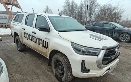Toyota Hilux VIII, 2021 год, 2 600 000 рублей, 3 фотография