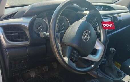 Toyota Hilux VIII, 2021 год, 2 600 000 рублей, 6 фотография