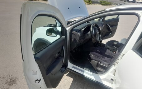 Renault Logan II, 2019 год, 849 999 рублей, 19 фотография