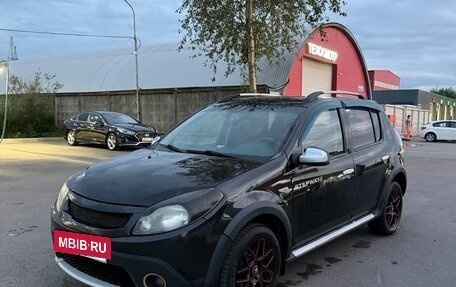 Renault Sandero I, 2013 год, 800 000 рублей, 2 фотография
