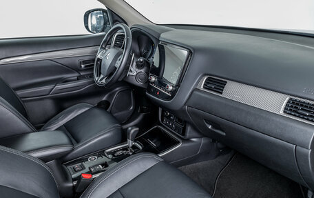 Mitsubishi Outlander III рестайлинг 3, 2020 год, 3 108 000 рублей, 9 фотография