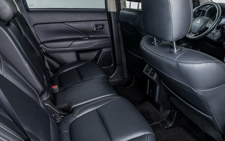 Mitsubishi Outlander III рестайлинг 3, 2020 год, 3 108 000 рублей, 11 фотография