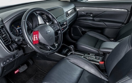 Mitsubishi Outlander III рестайлинг 3, 2020 год, 3 108 000 рублей, 8 фотография