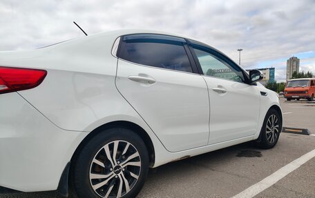 KIA Rio III рестайлинг, 2015 год, 1 000 000 рублей, 8 фотография