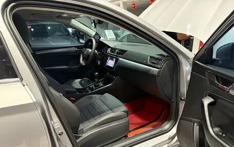Skoda Superb III рестайлинг, 2023 год, 2 100 000 рублей, 9 фотография
