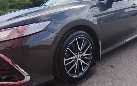 Toyota Camry, 2021 год, 3 350 000 рублей, 2 фотография
