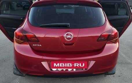 Opel Astra J, 2011 год, 750 000 рублей, 2 фотография