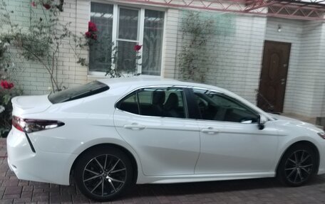 Toyota Camry, 2022 год, 2 850 000 рублей, 3 фотография