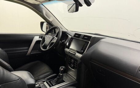 Toyota Land Cruiser Prado 150 рестайлинг 2, 2020 год, 4 859 000 рублей, 12 фотография