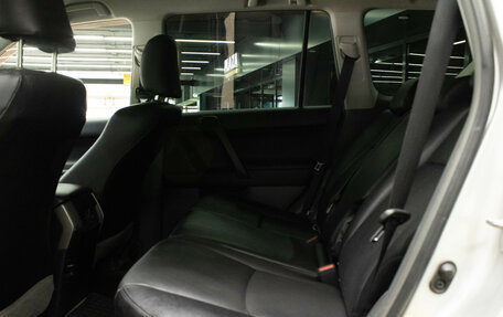 Toyota Land Cruiser Prado 150 рестайлинг 2, 2010 год, 2 589 000 рублей, 12 фотография