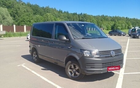 Volkswagen Caravelle T6 рестайлинг, 2016 год, 2 199 000 рублей, 1 фотография