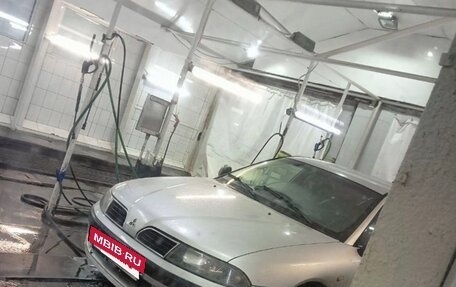 Mitsubishi Carisma I, 2001 год, 230 000 рублей, 2 фотография