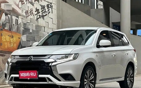 Mitsubishi Outlander III рестайлинг 3, 2023 год, 1 650 000 рублей, 1 фотография