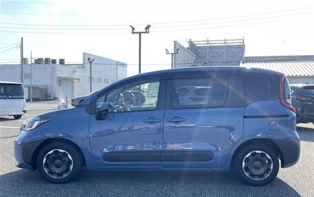Toyota Sienta, 2023 год, 1 380 203 рублей, 6 фотография
