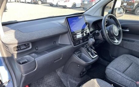 Toyota Sienta, 2023 год, 1 380 203 рублей, 16 фотография