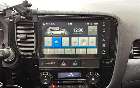 Mitsubishi Outlander III рестайлинг 3, 2023 год, 1 650 000 рублей, 10 фотография