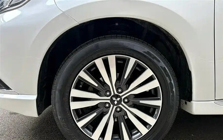 Mitsubishi Outlander III рестайлинг 3, 2023 год, 1 650 000 рублей, 6 фотография