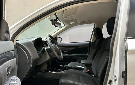 Mitsubishi Outlander III рестайлинг 3, 2023 год, 1 650 000 рублей, 7 фотография