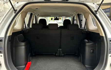 Mitsubishi Outlander III рестайлинг 3, 2023 год, 1 650 000 рублей, 12 фотография