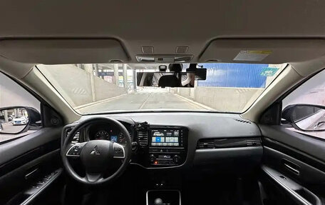 Mitsubishi Outlander III рестайлинг 3, 2023 год, 1 650 000 рублей, 8 фотография