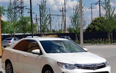 Toyota Camry, 2015 год, 2 250 000 рублей, 2 фотография