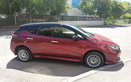 Nissan Leaf II, 2019 год, 2 550 000 рублей, 2 фотография