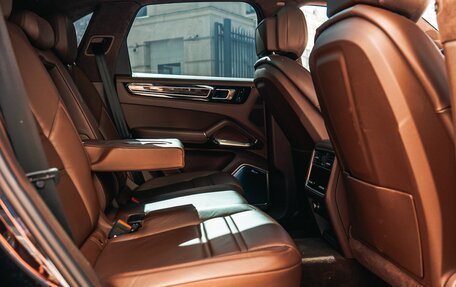 Porsche Cayenne III, 2018 год, 6 800 000 рублей, 8 фотография