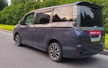 Toyota Voxy III, 2014 год, 1 390 000 рублей, 2 фотография