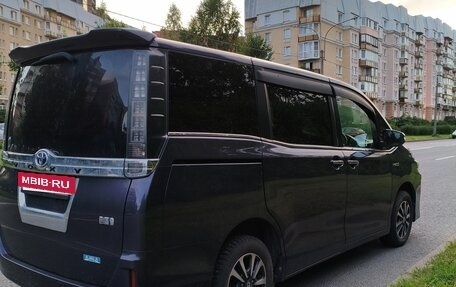 Toyota Voxy III, 2014 год, 1 390 000 рублей, 4 фотография